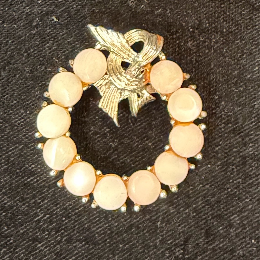 Source Unknown Gold and Peach Brooch
